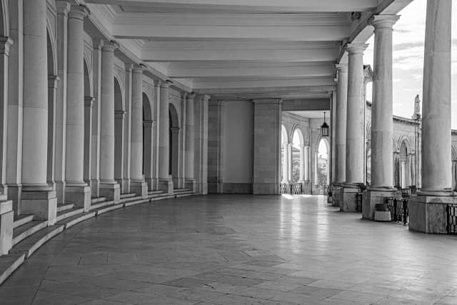 Colunata da Catedral de Fátima